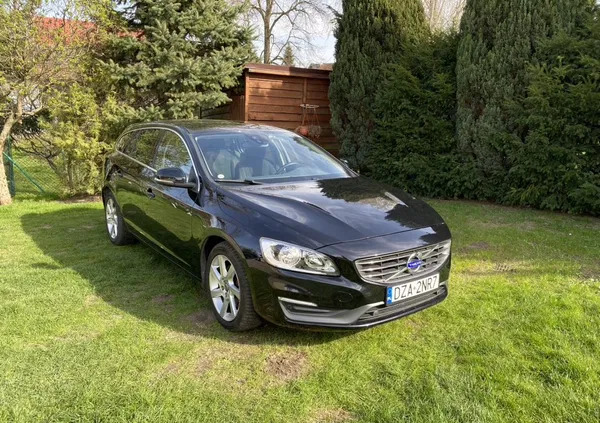 volvo v60 Volvo V60 cena 38000 przebieg: 109379, rok produkcji 2014 z Tarnów